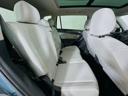 Used 2020 Volkswagen Tiguan SEL AWD/4WD image 41