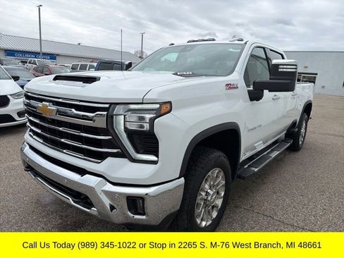 Used 2025 Chevrolet Silverado 2500 LTZ w/ LTZ Premium Package AWD/4WD image 9