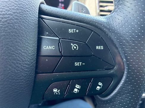 Used 2018 Dodge Durango R/T w/ Technology Group RWD image 7