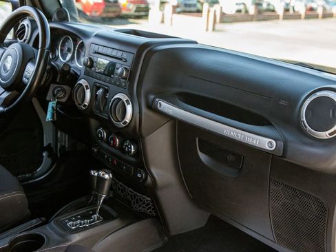 Used 2014 Jeep Wrangler Sahara w/ Connectivity Group AWD/4WD image 10