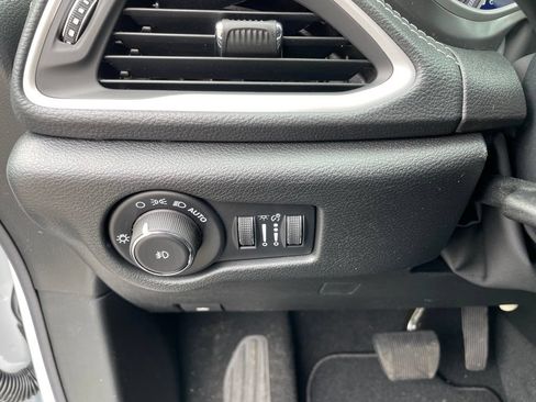 New 2026 Chrysler Pacifica Select w/ S Appearance Package FWD image 13