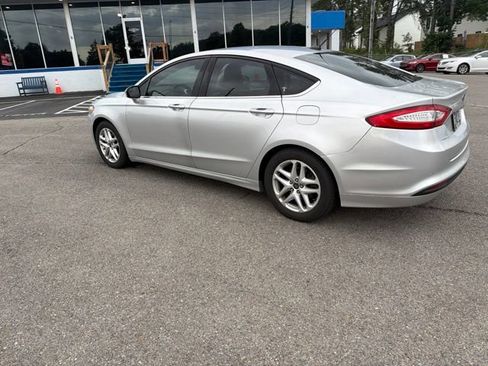Used 2016 Ford Fusion SE FWD image 18