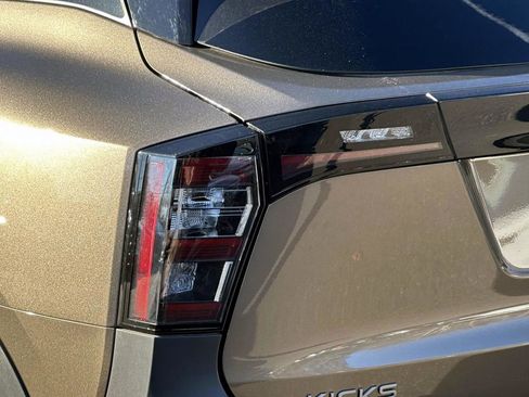 Certified 2025 Nissan Kicks SR w/ Illumination Package image 11