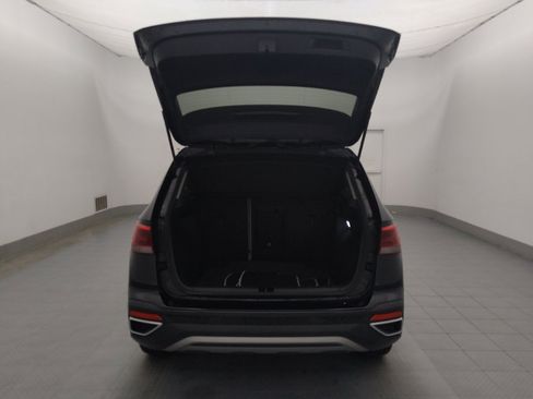 Used 2024 Volkswagen Taos SE image 29