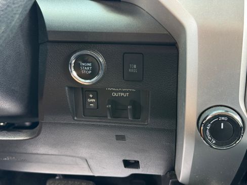 Used 2021 Toyota Tundra SR5 AWD/4WD image 18