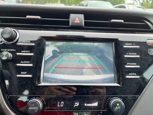 Used 2019 Toyota Camry SE FWD image 10