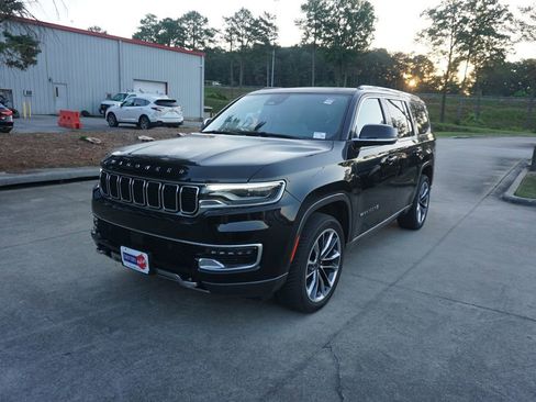 Used 2022 Jeep Wagoneer Series III w/ Premium Group I AWD/4WD image 27