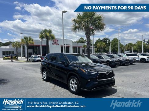 Used 2025 Toyota Highlander LE FWD image 1