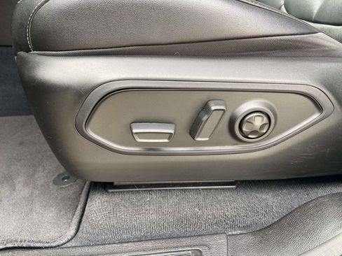 Used 2023 Jeep Grand Cherokee L Limited RWD image 19