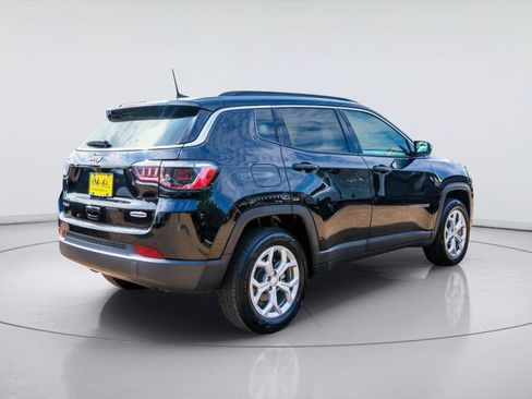 Used 2024 Jeep Compass Latitude AWD/4WD image 9