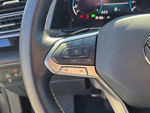 Used 2025 Volkswagen Atlas Cross Sport SE image 30