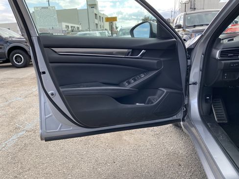Used 2018 Honda Accord Sport image 16