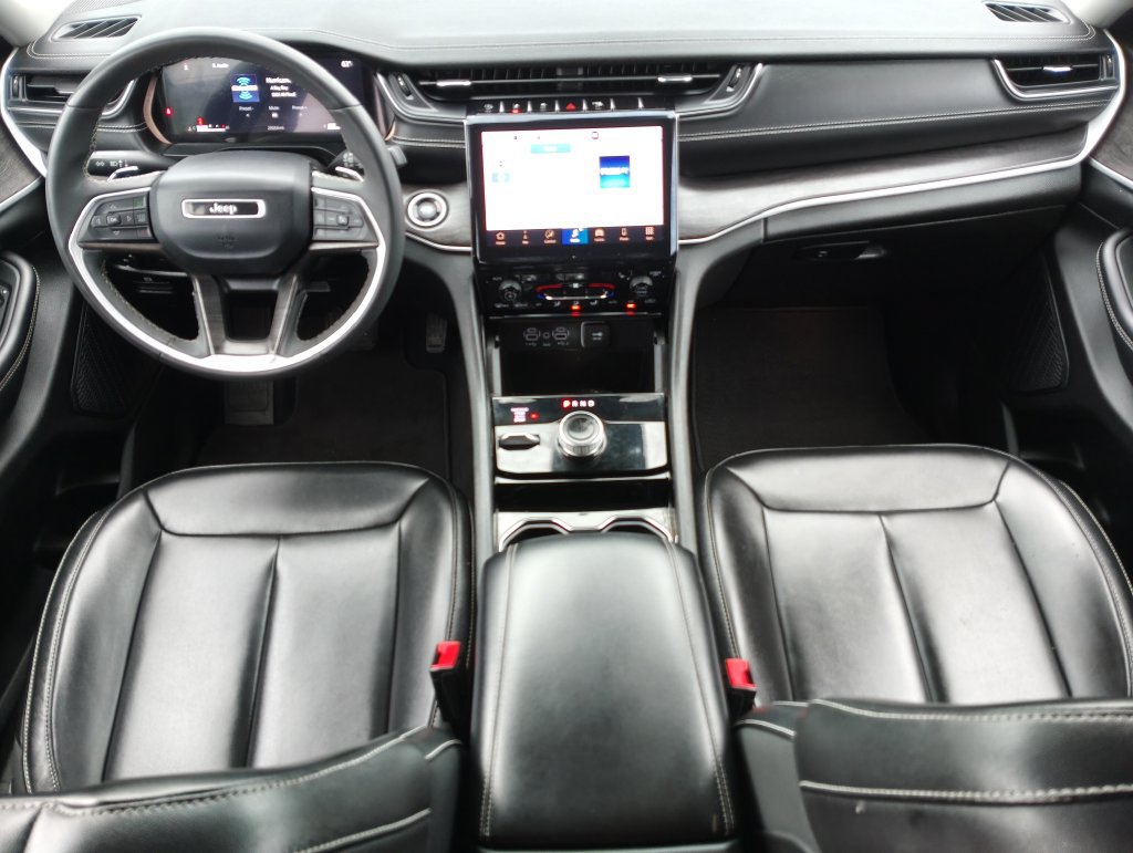 Used 2023 Jeep Grand Cherokee Limited AWD/4WD image 8