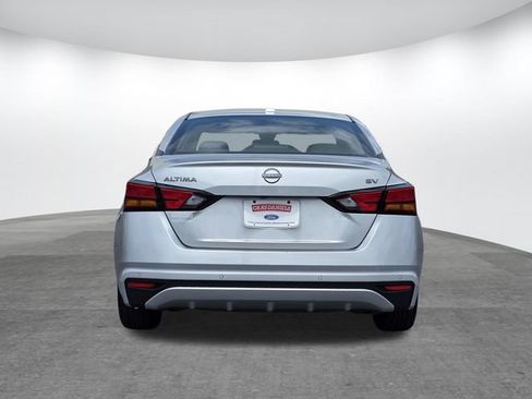 Used 2024 Nissan Altima 2.5 SV FWD image 5