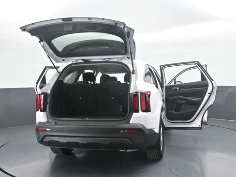 Used 2023 Kia Sorento LX image 70