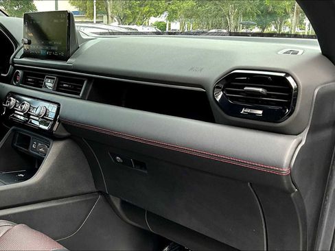 Used 2025 Honda Pilot Black Edition image 33