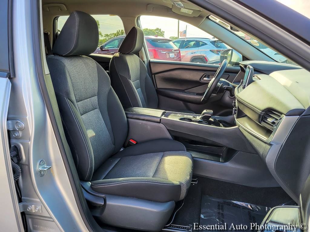 Used 2025 Nissan Rogue SV FWD image 34
