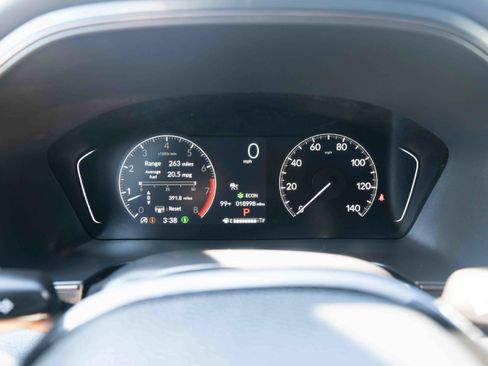 Used 2025 Honda Pilot TrailSport image 16