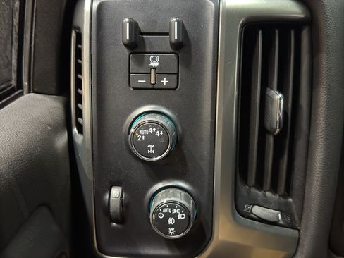 Used 2019 Chevrolet Silverado 1500 LT w/ All Star Edition AWD/4WD image 30