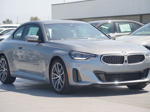 Used 2025 BMW 230i xDrive Coupe image 3