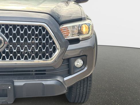 Used 2019 Toyota Tacoma TRD Off-Road w/ Technology Package image 10
