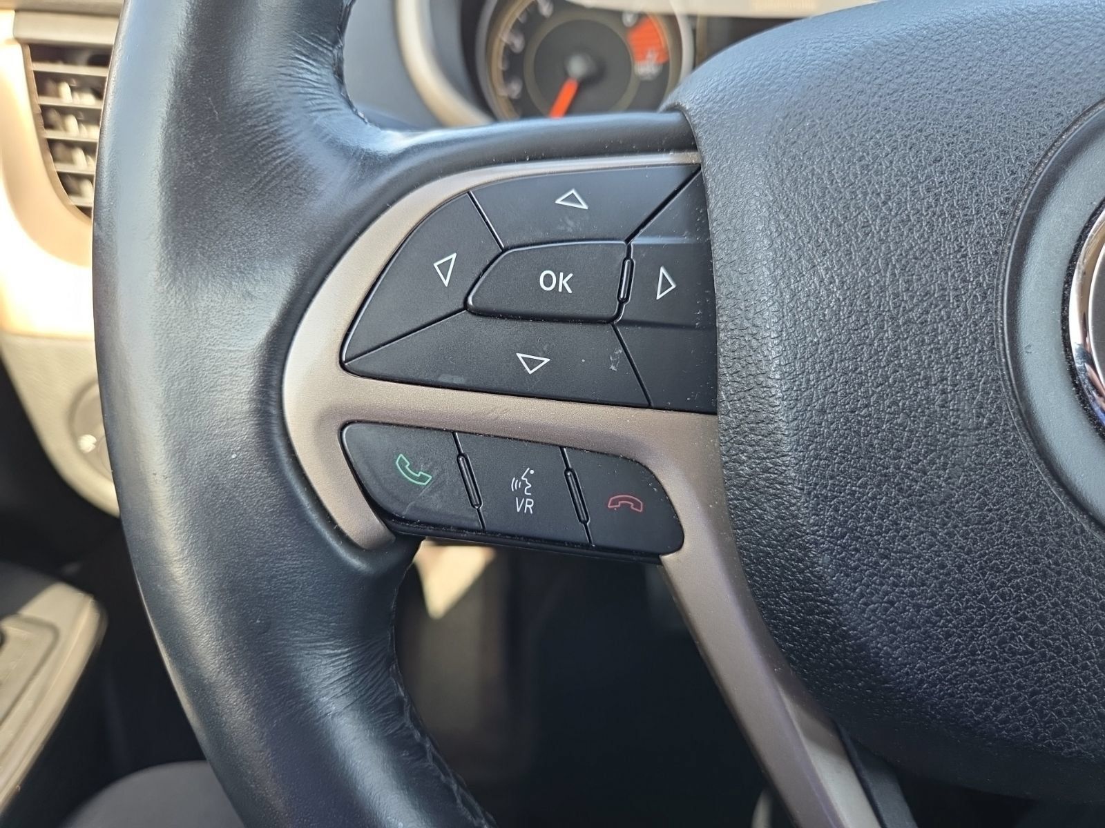 Used 2016 Jeep Cherokee Latitude FWD image 15