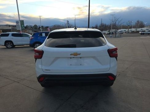 Certified 2025 Chevrolet Trax LS image 6