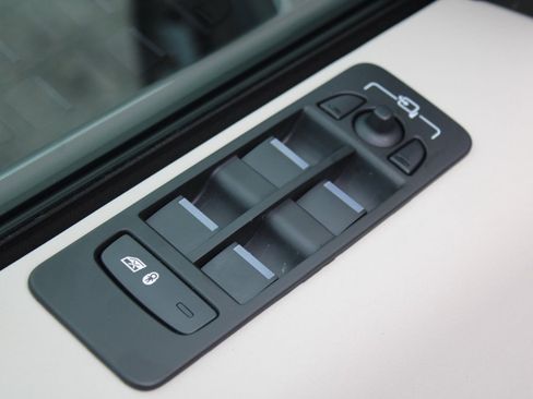 Certified 2025 Land Rover Discovery Sport S image 13