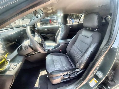 Used 2025 Chevrolet Trax LT FWD image 18