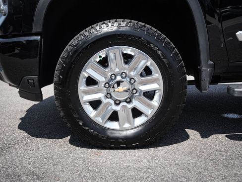 Used 2025 Chevrolet Silverado 2500 High Country w/ High Country Premium Package AWD/4WD image 13
