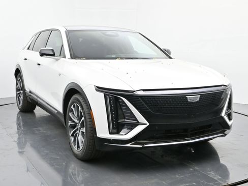 New 2025 Cadillac Lyriq Sport image 8