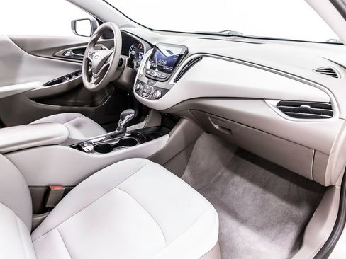Used 2022 Chevrolet Malibu LS FWD image 31