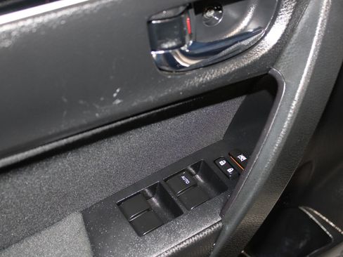 Used 2019 Toyota Corolla LE FWD image 9