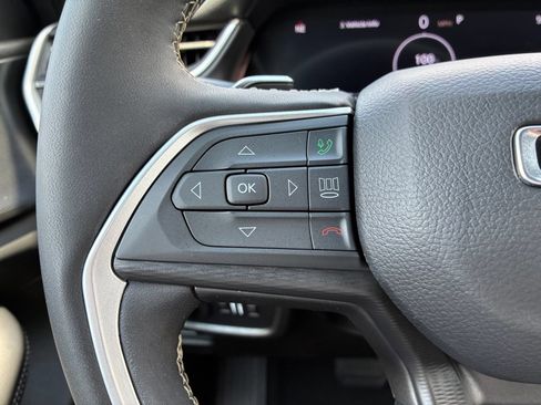Used 2024 Jeep Grand Cherokee Altitude RWD image 27