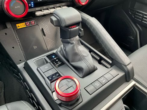 Used 2025 Toyota 4Runner TRD Off-Road Premium image 16