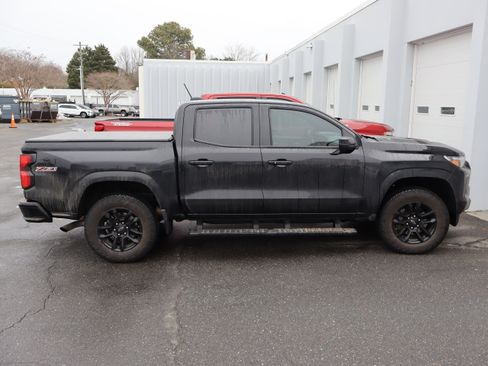 Certified 2025 Chevrolet Colorado Z71 w/ Midnight Edition image 22