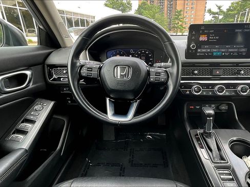 Used 2023 Honda Civic Touring image 5