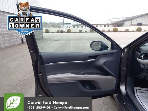 Used 2024 Toyota Camry SE image 10