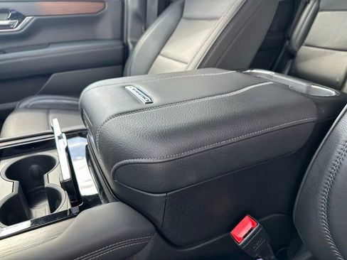 Certified 2025 GMC Yukon Denali AWD/4WD image 12