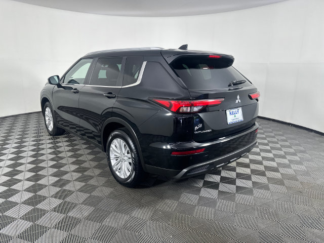 Used 2023 Mitsubishi Outlander ES AWD/4WD image 3