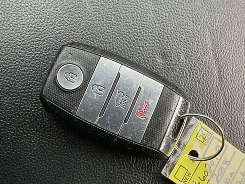 Used 2018 Kia Sorento EX FWD image 37