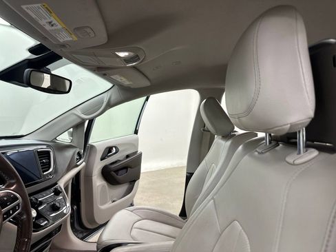 Used 2020 Chrysler Pacifica Touring-L Plus w/ Advanced Safetytec Group FWD image 31