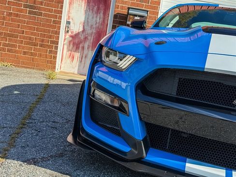 Used 2022 Ford Mustang Shelby GT500 w/ Carbon Fiber Track Pack image 11
