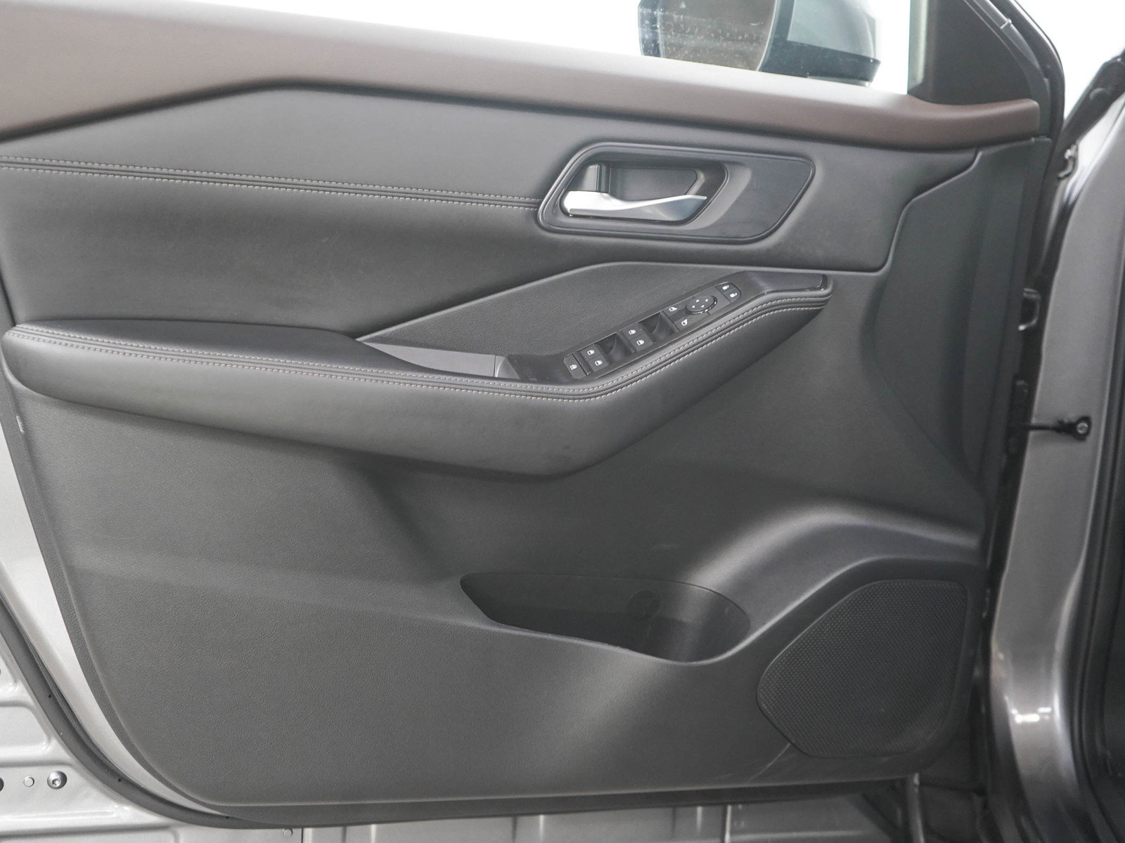 Used 2023 Nissan Rogue SV w/ SV Premium B Package AWD/4WD image 19