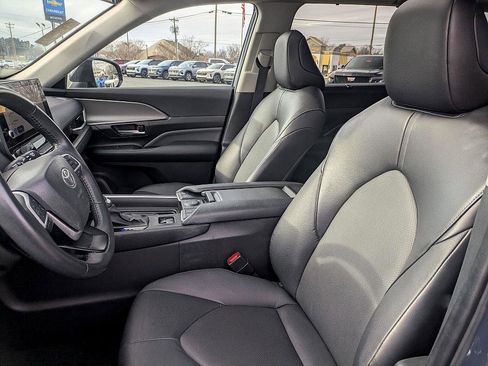 Used 2024 Toyota Grand Highlander XLE image 11