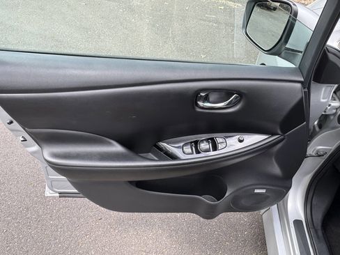 Used 2018 Nissan Leaf SL w/ SL Technology Package image 12
