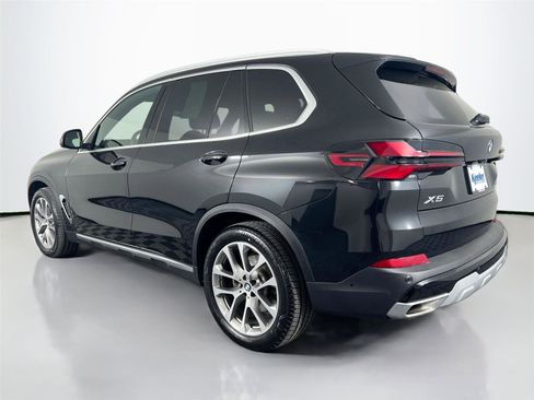 Certified 2024 BMW X5 xDrive40i w/ Premium Package AWD/4WD image 4