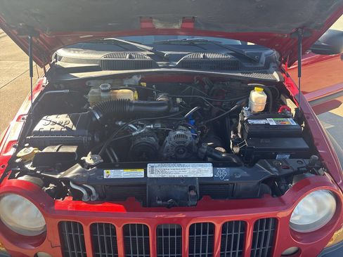 Used 2006 Jeep Liberty Sport AWD/4WD image 26
