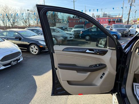 Used 2015 Mercedes-Benz GL 450 4MATIC image 16