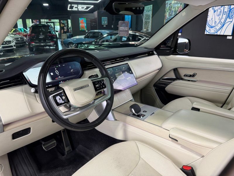 Used 2024 Land Rover Range Rover SE AWD/4WD image 9